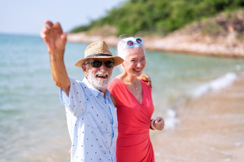 happy smiling old couple by vcpt